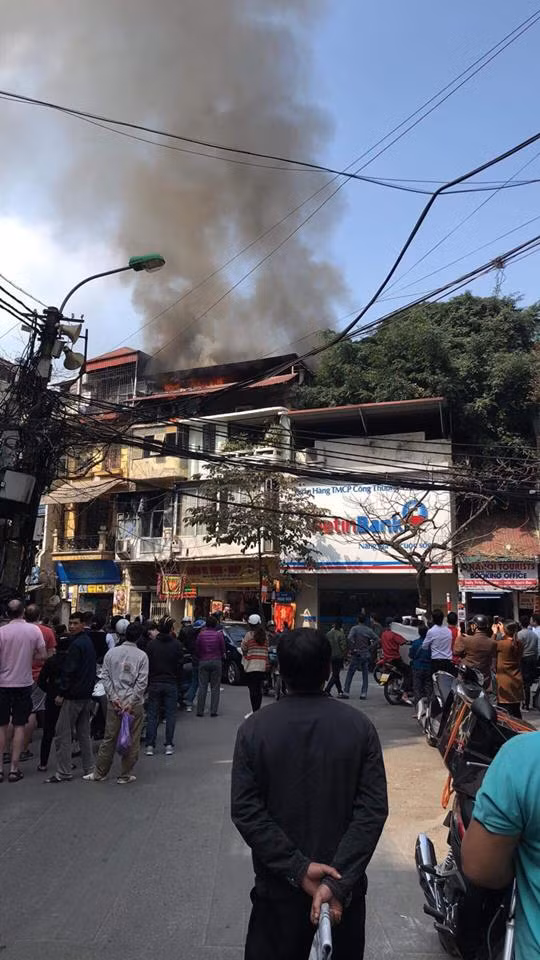 Hỏa hoạn khiến người dân phố cổ hoảng loạn.