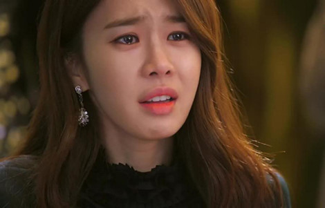 Cô gái ấm ức trước hành động của mẹ bạn trai.