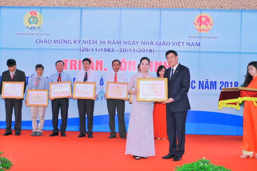  Khơi dậy cho học trò tình yêu quê hương