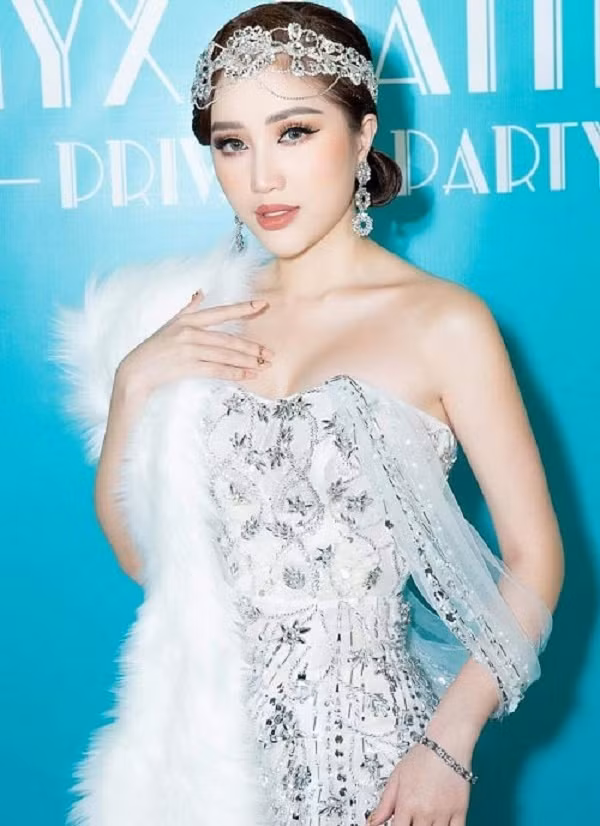 Nhan sắc không tuổi của dàn nữ thần thế hệ 8x trong showbiz Việt