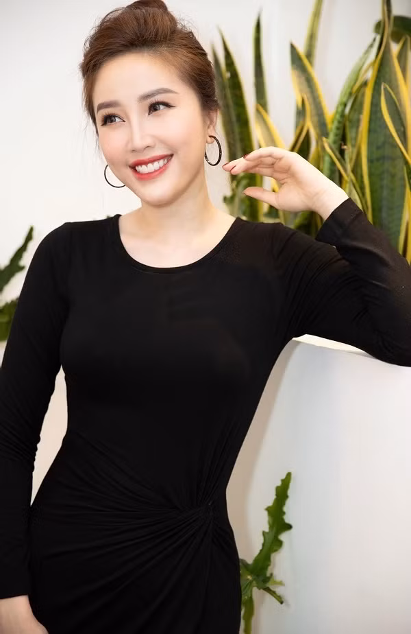 Nhan sắc không tuổi của dàn nữ thần thế hệ 8x trong showbiz Việt