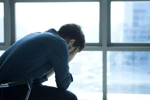 Người đàn ông 28 tuổi bị đau đầu, co giật như người động kinh suốt 16 năm không rõ lý do. (Ảnh minh họa).