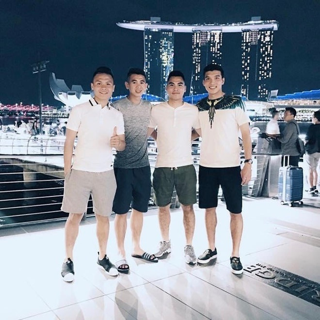 Quang Hải ăn mặc giản dị, ít dùng đồ hiệu vẫn được fan khen ngợi ảnh 4 Quang Hải ăn mặc giản dị, ít dùng đồ hiệu vẫn được fan khen ngợi ảnh 4