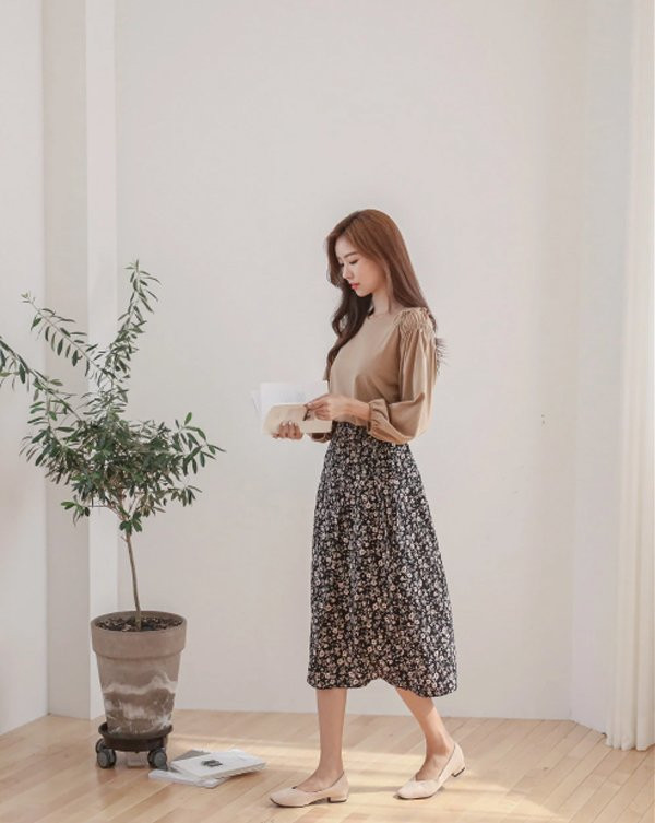 3 món đồ căn bản phối gì cũng đẹp giúp chị em đỡ đau đầu chọn trang phục đi làm mỗi sáng ảnh 13 Tiết kiệm thời gian mỗi sáng đi làm, nhớ tậu 3 món đồ căn bản nhưng phối gì cũng đẹp-13