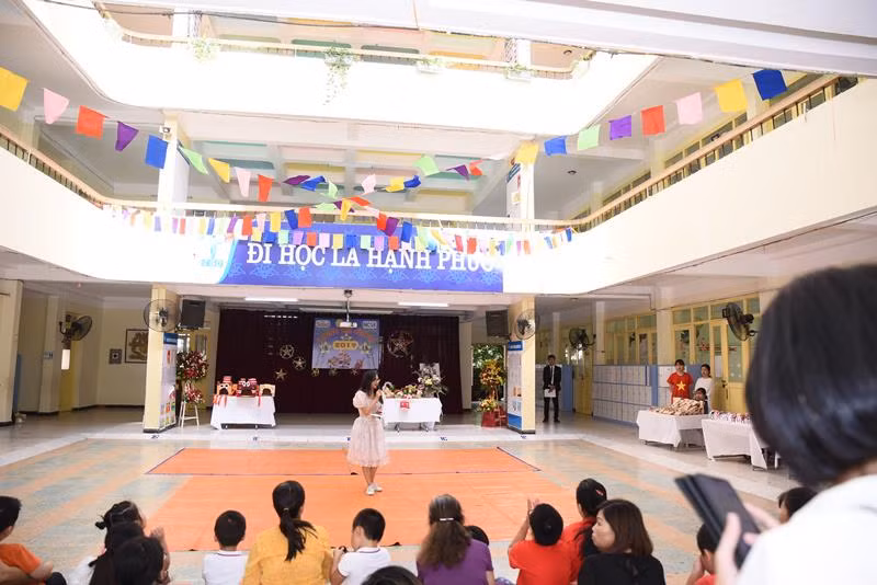 Chương trình thu hút sự tham gia hưởng ứng của đông đảo các vị phụ huynh và các em học sinh.