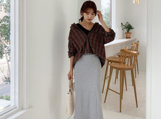 Set đồ váy thun, sơ mi, áo thun basic cho các nàng mê chân váy rời nhưng vẫn muốn thể hiện phong cách năng động.