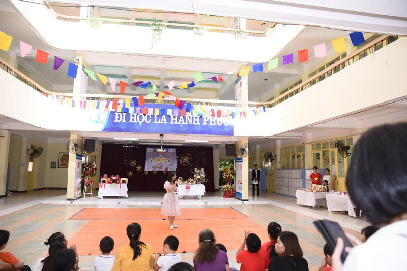 Chương trình thu hút sự tham gia hưởng ứng của đông đảo các vị phụ huynh và các em học sinh.