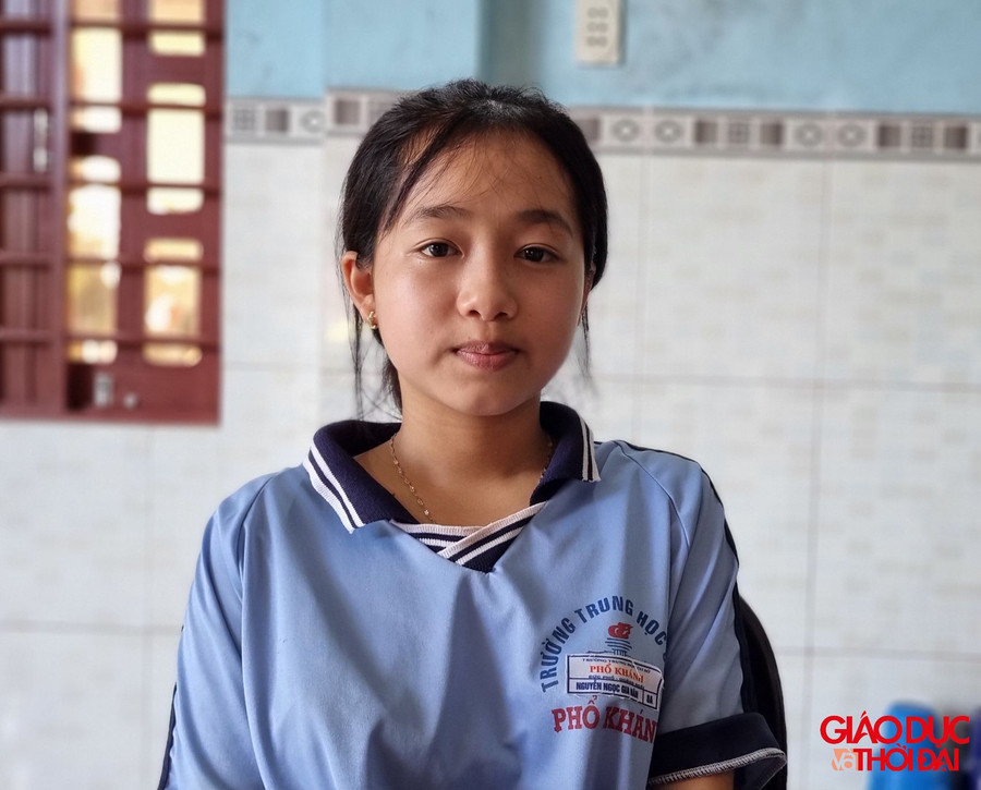 Hân nói rằng bản thân được mọi người quan tâm giúp em không có cảm giác tủi thân. Hân nói rằng bản thân được mọi người quan tâm giúp em không có cảm giác tủi thân.