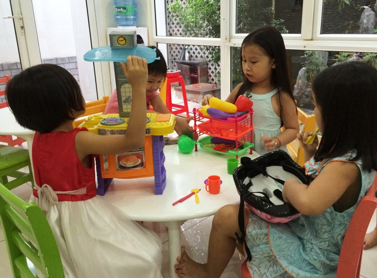 Trẻ em, nhất là các em gái cần được trang bị kiến thức về giới tính từ sớm với những chương trình phù hợp. Ảnh: VGP/Gia Mỹ.