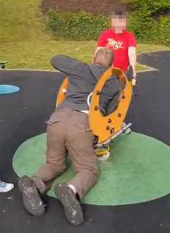 khi ban lon roi nhung van nghi minh la tre con hinh anh 8