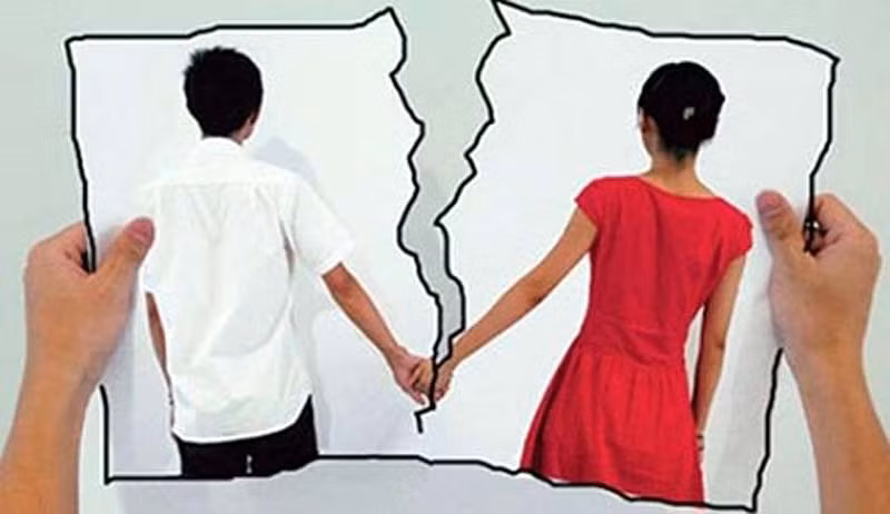 Loạt câu chuyện dở khóc dở cười khi ly hôn vẫn ở chung nhà