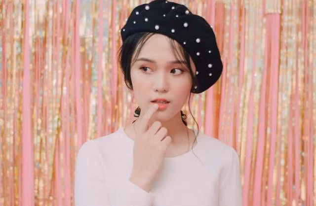 Gia thế ít biết về bạn gái xinh đẹp, học cực giỏi của hậu vệ Đỗ Duy Mạnh