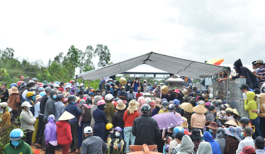 Linh cửu của hai mẹ con được an táng tại nghĩa địa Rầy Cao ở xã Nghĩa Hòa.