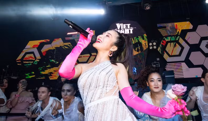 Tại Mỹ, Hương Tràm vẫn được thỏa mãn niềm đam mê ca hát.