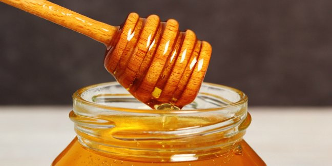 Mật ong được cho là có nhiều tác dụng tốt với cơ thể, tăng sức đề kháng, tuy nhiên chỉ nên dùng cho bé ngoài 1 tuổi. Mật ong được cho là có nhiều tác dụng tốt với cơ thể, tăng sức đề kháng, tuy nhiên chỉ nên dùng cho bé ngoài 1 tuổi.