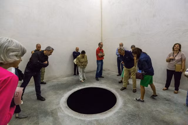 Du khách rơi xuống hố đen đang được “trưng bày” trong bảo tàng