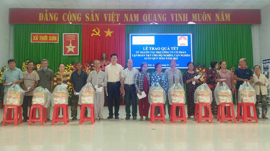 An Giang tiếp nhận và trao tặng hơn 172 nghìn phần quà Tết cho hộ nghèo, gia đình chính sách.