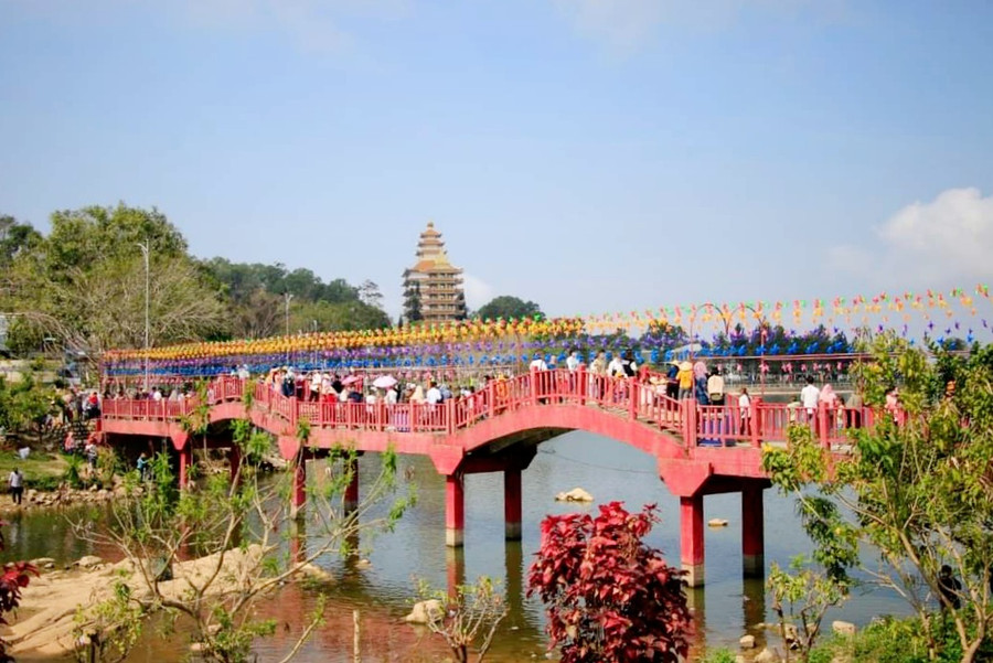 Một góc khu du lịch Núi Cấm (Tịnh Biên - An Giang). Một góc khu du lịch Núi Cấm (Tịnh Biên - An Giang).