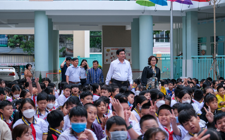 Đoàn công tác do ông Trần Thanh Bình - Giám đốc Sở GD&amp;ĐT TP Cần Thơ đến thăm trường TH Trần Quốc Toản.