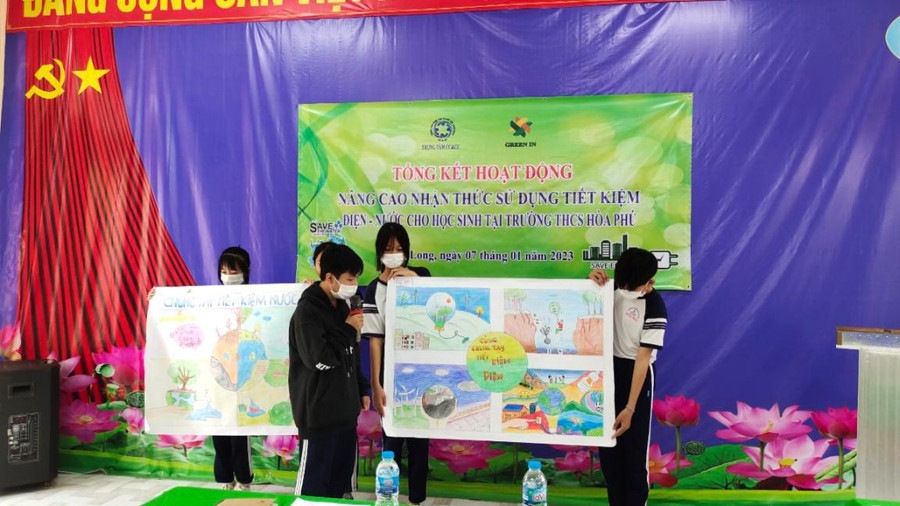 Học sinh thuyết minh tiết học (ảnh liên hiệp các hội KH&KT). Học sinh thuyết minh tiết học (ảnh liên hiệp các hội KH&KT).