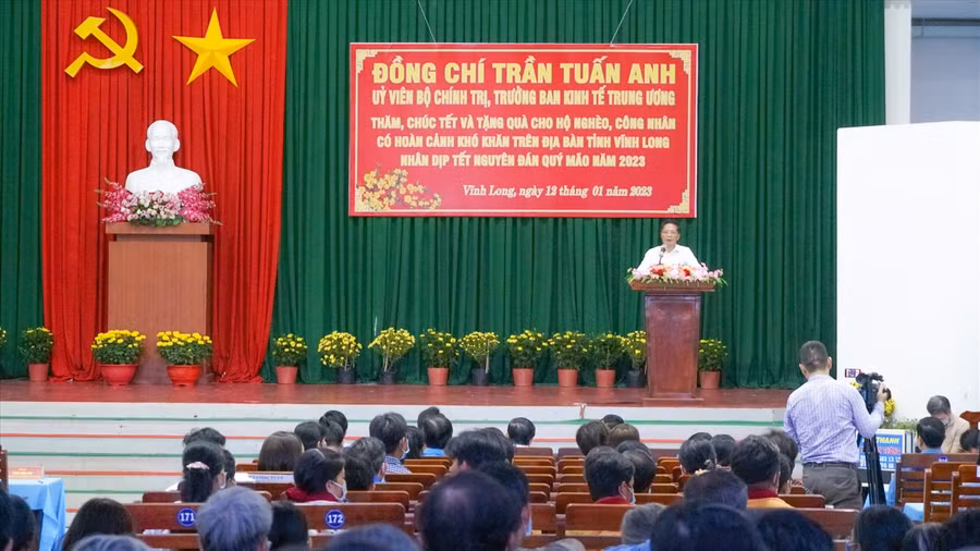 Quang cảnh buổi làm việc.