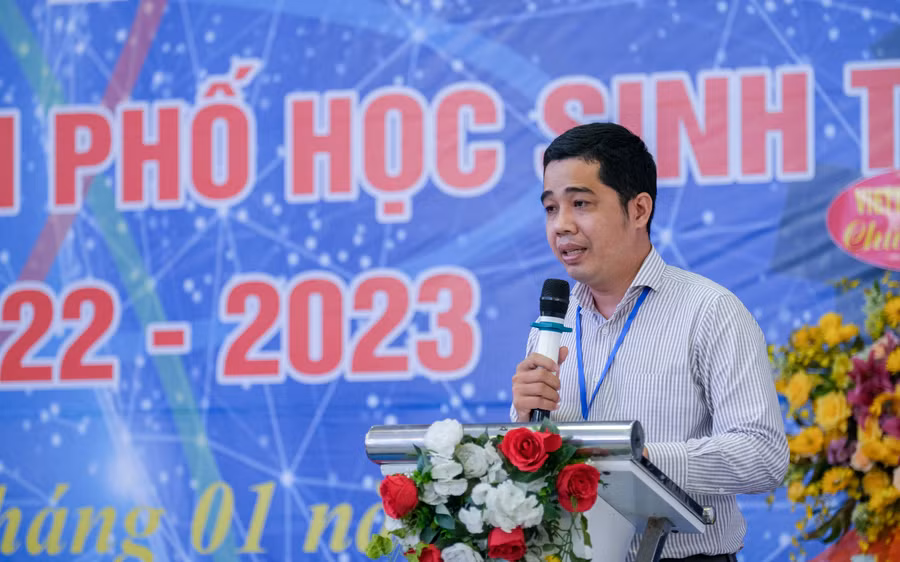 Ban tổ chức và ban giám khảo báo cáo tổng kết cuộc thi.