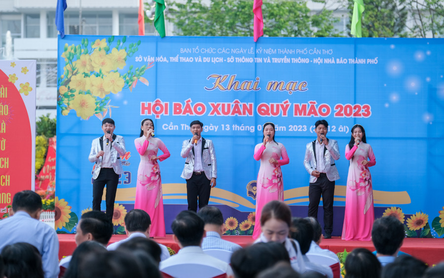 Một số tiết mục văn nghệ, giới thiệu các ấn phẩm tham gia Hội Báo Xuân năm 2023. Một số tiết mục văn nghệ, giới thiệu các ấn phẩm tham gia Hội Báo Xuân năm 2023.