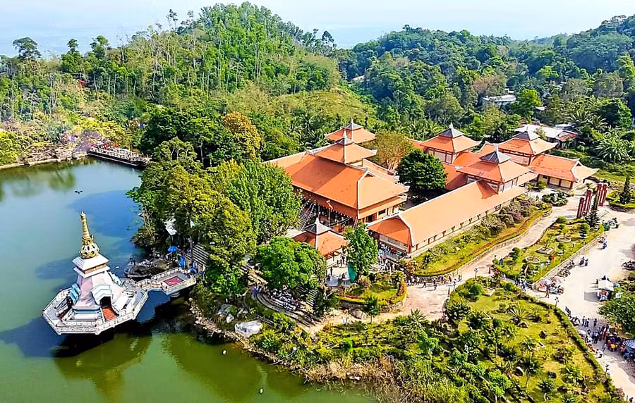 Khu du lịch tâm linh Núi Cấm (An Giang)