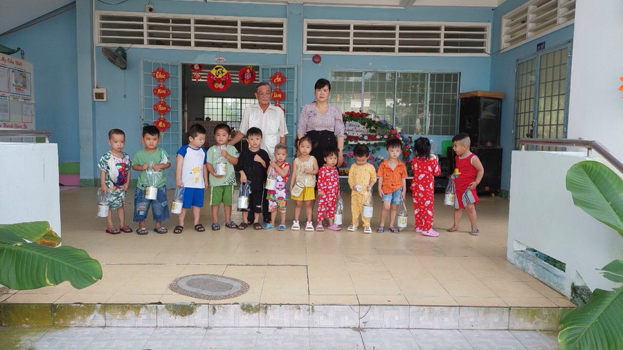 Các trường nỗ lực vận động hỗ trợ quà Tết cho trò.