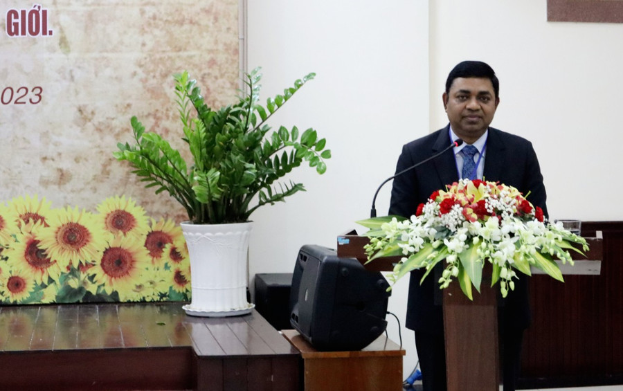 Ngài Madan Mohan Sethi - Tổng Lãnh sự Ấn Độ tại TP. Hồ Chí Minh phát biểu tại buổi lễ. Ngài Madan Mohan Sethi - Tổng Lãnh sự Ấn Độ tại TP. Hồ Chí Minh phát biểu tại buổi lễ.