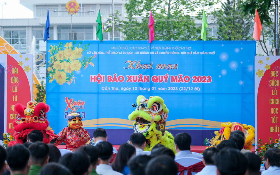 Một số tiết mục văn nghệ, giới thiệu các ấn phẩm tham gia Hội Báo Xuân năm 2023. Một số tiết mục văn nghệ, giới thiệu các ấn phẩm tham gia Hội Báo Xuân năm 2023.