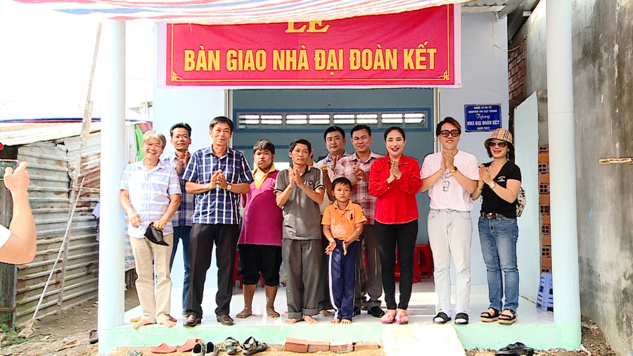 Bàn giao nhà đại đoàn kết tại xã Phước Hậu. Bàn giao nhà đại đoàn kết tại xã Phước Hậu.