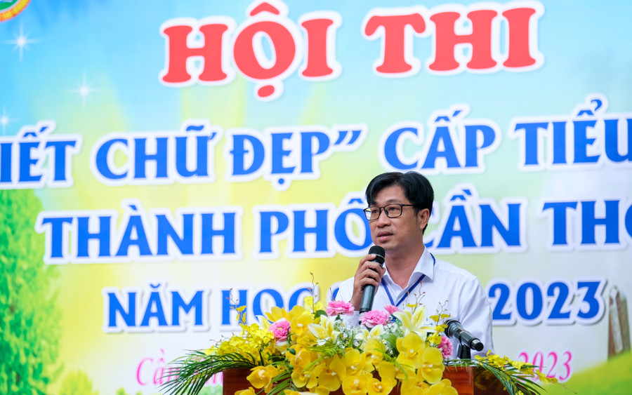 Ông Lê Thanh Long, Trưởng phòng GD tiểu học (Sở GD&ĐT) phát biểu tại hội thi. Ông Lê Thanh Long, Trưởng phòng GD tiểu học (Sở GD&ĐT) phát biểu tại hội thi.