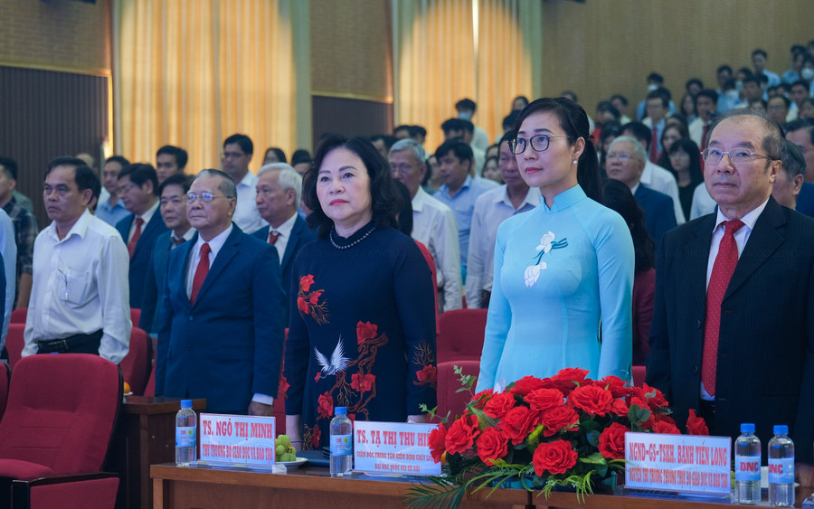 Các đại biểu tham dự lễ kỷ niệm của nhà trường.