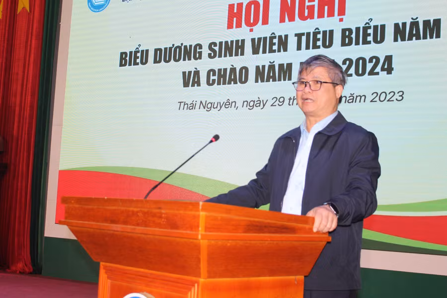 PGS.TS Trần Thanh Vân, Phó Giám đốc Đại học Thái Nguyên phát biểu tại buổi lễ.
