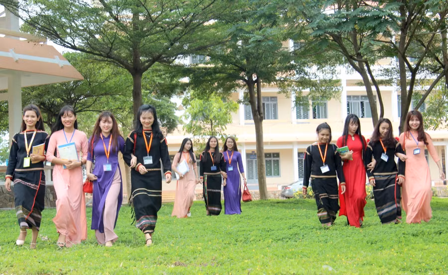 SV khoa Sư phạm - Trường ĐH Tây Nguyên.