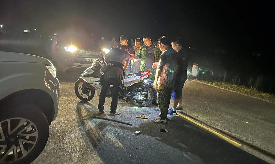 Hiện trường vây bắt các đối tượng mua bán ma túy.