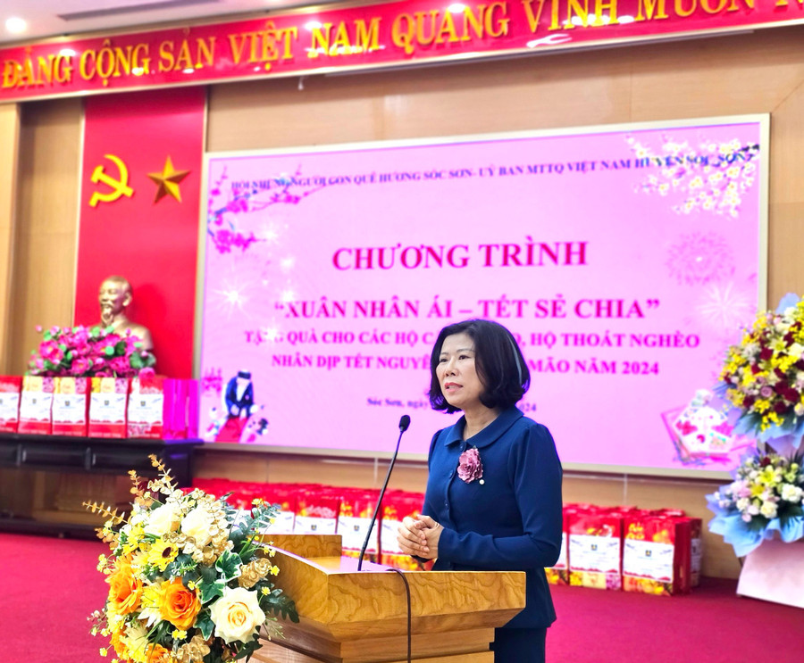 Bà Nguyễn Thị Hoà, Phó Chủ tịch Hội Những người con quê hương Sóc Sơn phát biểu. Bà Nguyễn Thị Hoà, Phó Chủ tịch Hội Những người con quê hương Sóc Sơn phát biểu.