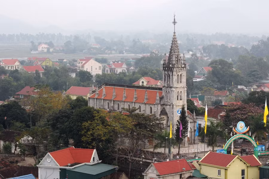 Chiêm ngưỡng nhà thờ đá độc nhất xứ Nghệ