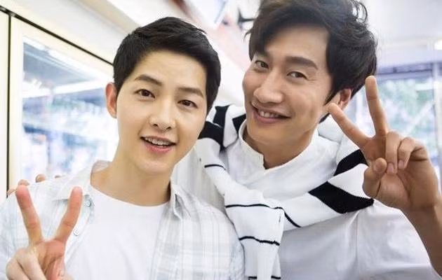 Song Joong Ki và Lee Kwang Soo đều sinh năm 1985.