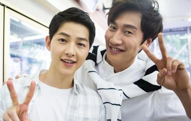 Song Joong Ki và Lee Kwang Soo đều sinh năm 1985.