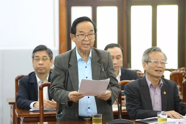 Ông Nguyễn Lân Dũng, Ủy viên Đoàn Chủ tịch UBTƯ MTTQ Việt Nam phát biểu tại Hội nghị