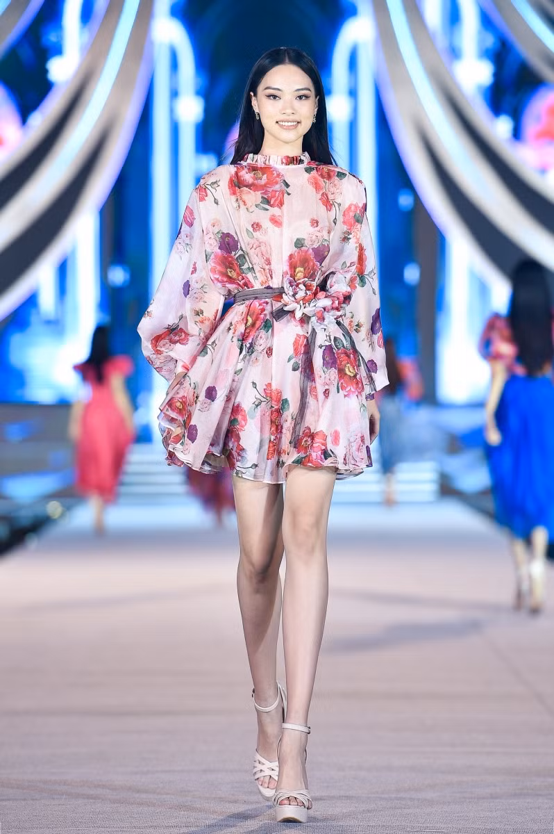 Hoa hậu Mỹ Linh vừa làm giám khảo, vừa catwalk cực đỉnh ảnh 6