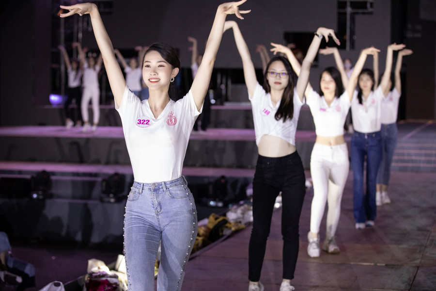 Top 35 HHVN 2020 tổng duyệt Người đẹp thời trang trên sân khấu dài 40m