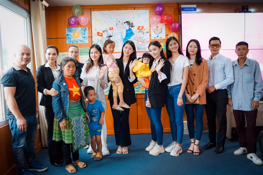 Thí sinh Hoa hậu thắp lên hy vọng cho những người phụ nữ bị huỷ hoại dung nhan