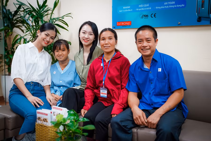 Thí sinh Hoa hậu thắp lên hy vọng cho những người phụ nữ bị huỷ hoại dung nhan ảnh 3