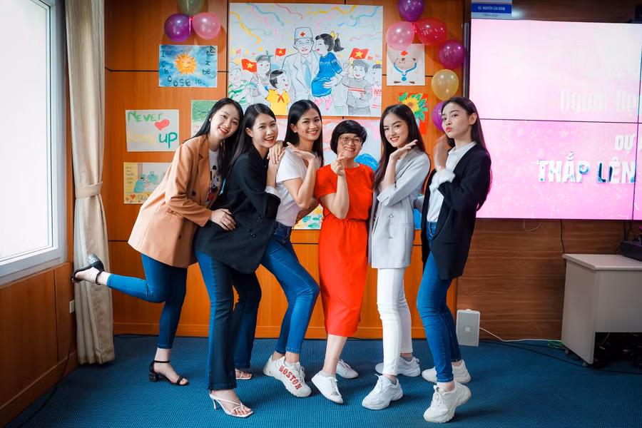 Thí sinh Hoa hậu thắp lên hy vọng cho những người phụ nữ bị huỷ hoại dung nhan ảnh 1