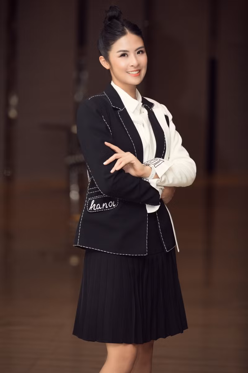 Tiểu Vy “thống trị” thảm đỏ họp báo Chung kết toàn quốc HHVN với đầm xuyên thấu ảnh 4