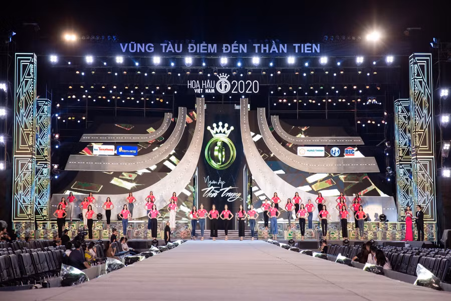 Top 35 HHVN 2020 tổng duyệt Người đẹp thời trang trên sân khấu dài 40m ảnh 2