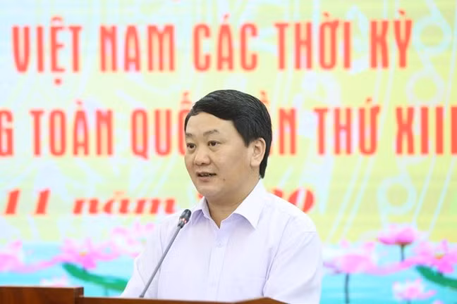 Phó Chủ tịch - Tổng Thư ký UBTƯ MTTQ Việt Nam Hầu A Lềnh phát biểu tại Hội nghị